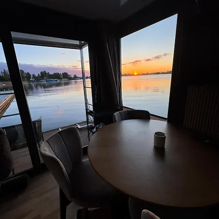 Na Wodzie - Houseboat -sauna, Taras Na Dachu, Dwie Sypialnie شقة Mikołajki